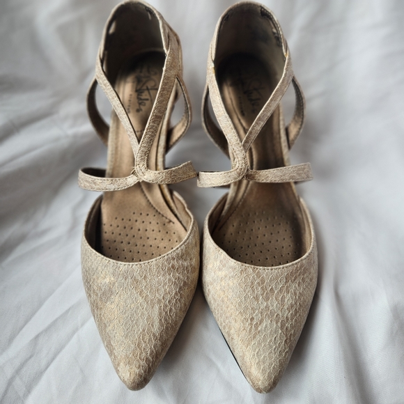 Life Stride Shoes - Life Stride Seamless Champagne/Gold Heels Size 7.5